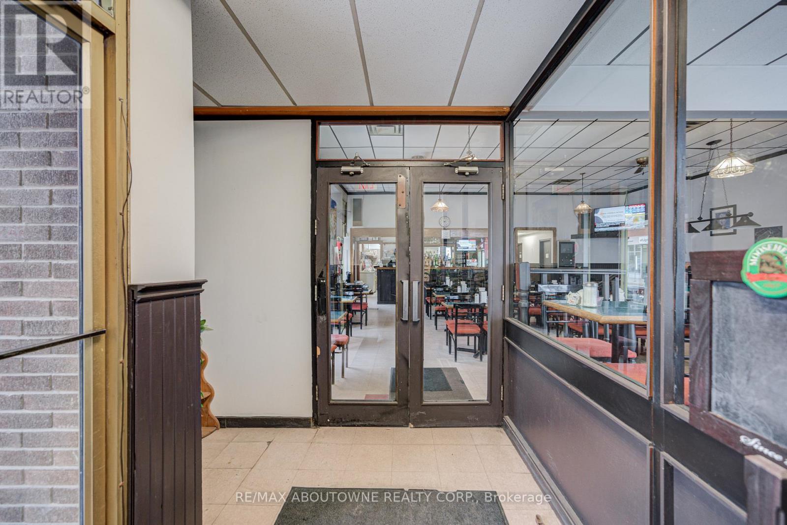 28 Mill Street E, Halton Hills, Ontario  L7J 1H2 - Photo 8 - W12566392