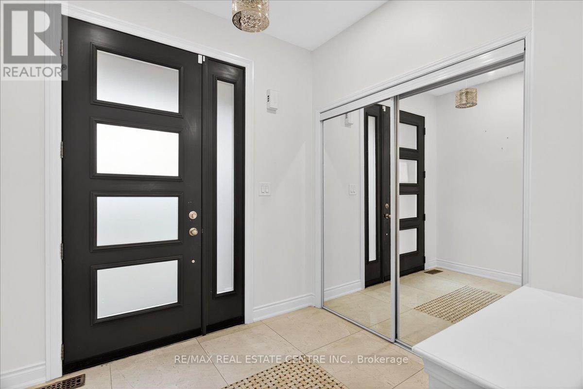 980 Clark Boulevard, Milton, Ontario  L9T 6P6 - Photo 4 - W12566442