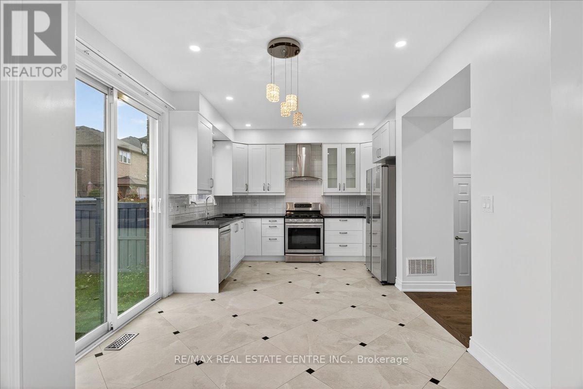 980 Clark Boulevard, Milton, Ontario  L9T 6P6 - Photo 8 - W12566442