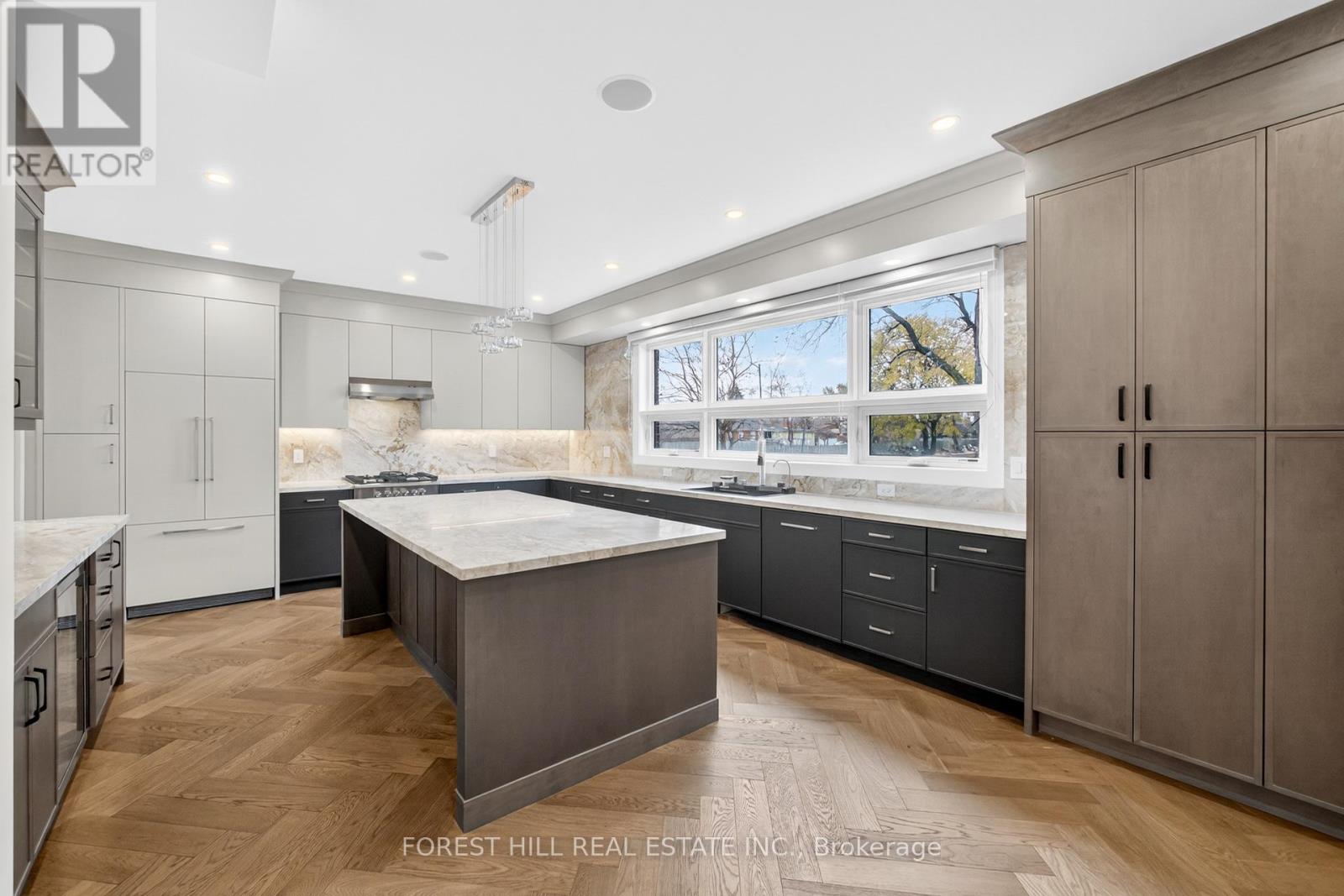 3474 Joan Drive, Mississauga, Ontario L5B 1T5 - Photo 10 - W12566450