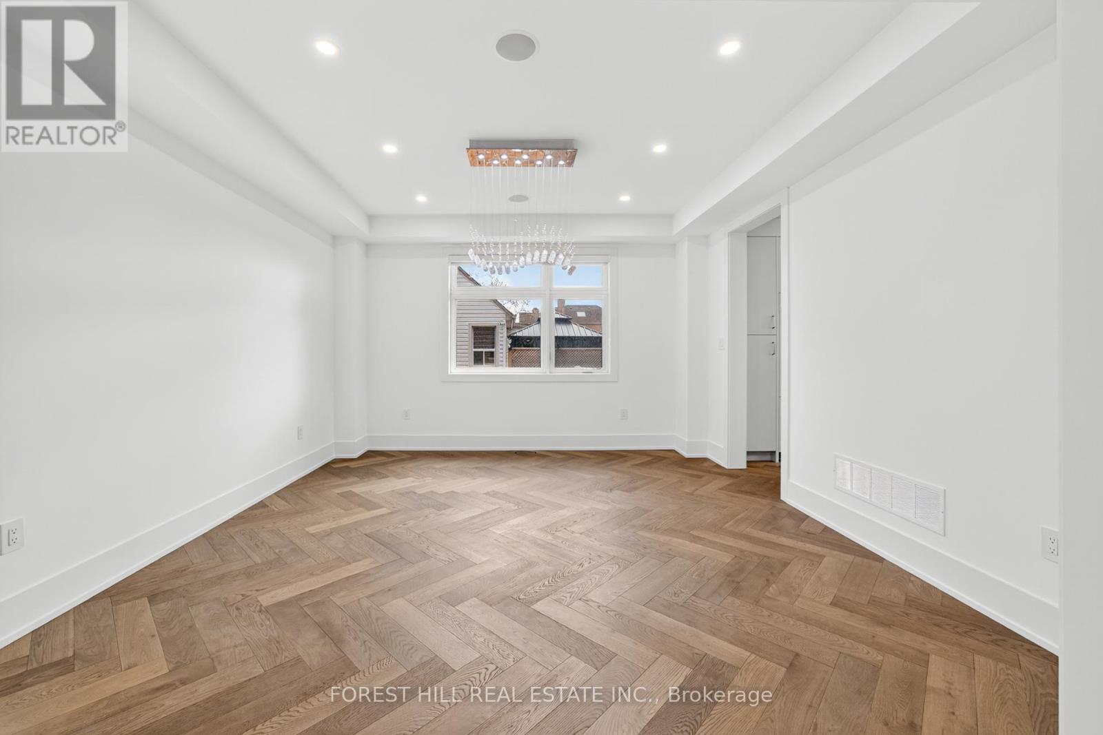 3474 Joan Drive, Mississauga, Ontario L5B 1T5 - Photo 15 - W12566450