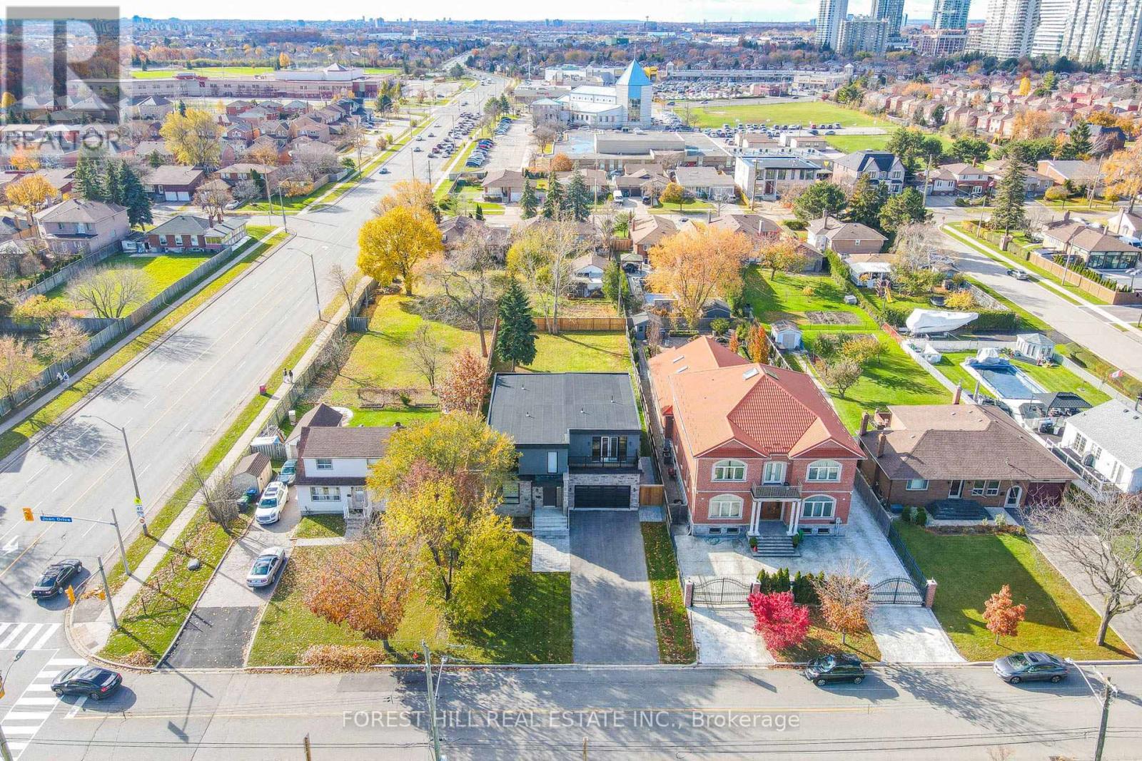 3474 Joan Drive, Mississauga, Ontario L5B 1T5 - Photo 4 - W12566450