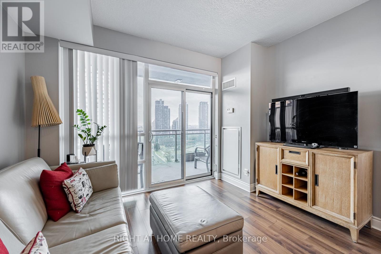 2210 - 16 Brookers Lane, Toronto, Ontario  M8V 0A5 - Photo 11 - W12566452