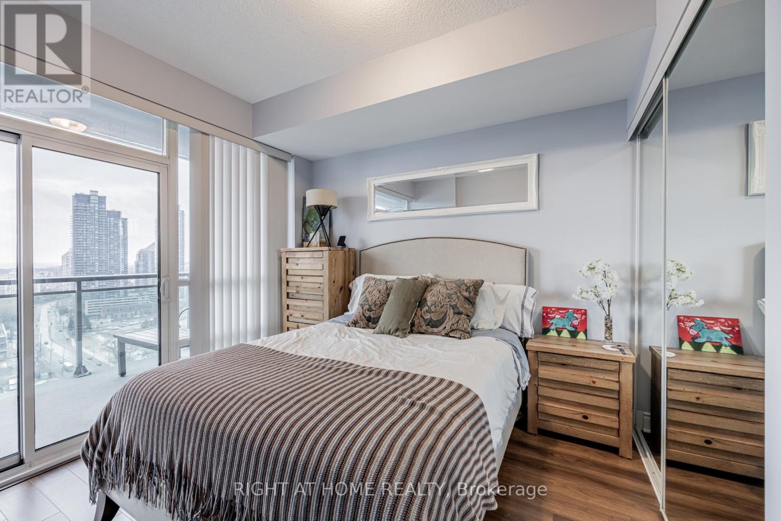 2210 - 16 Brookers Lane, Toronto, Ontario  M8V 0A5 - Photo 13 - W12566452