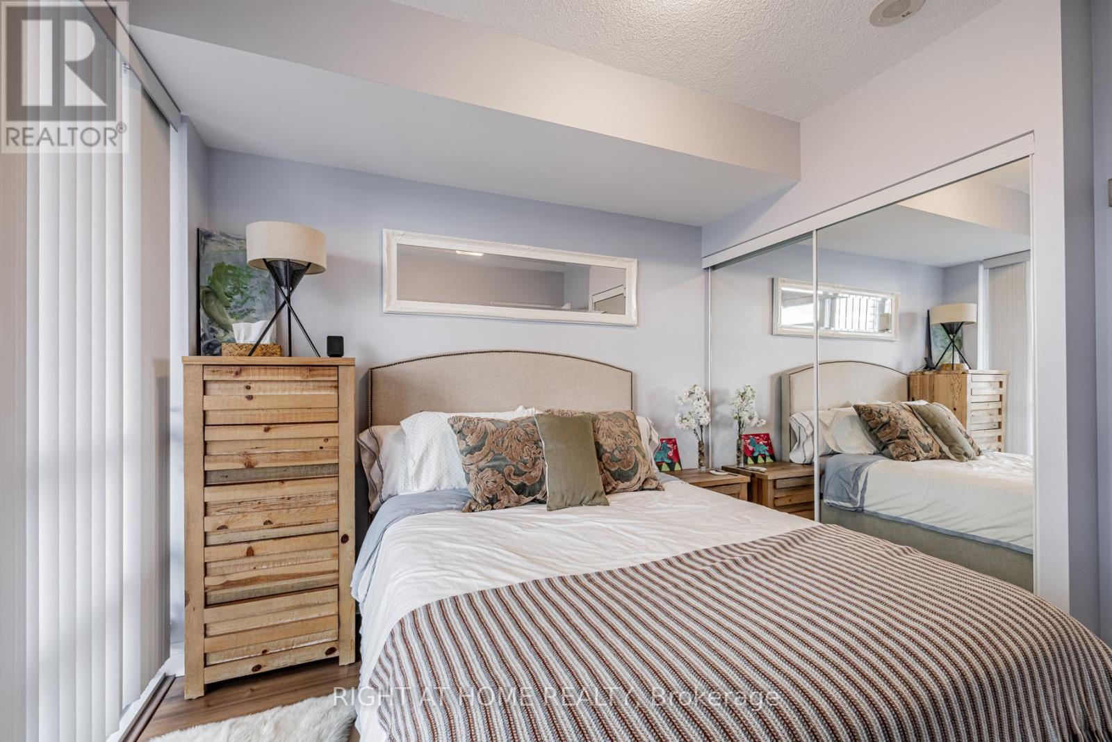 2210 - 16 Brookers Lane, Toronto, Ontario  M8V 0A5 - Photo 16 - W12566452