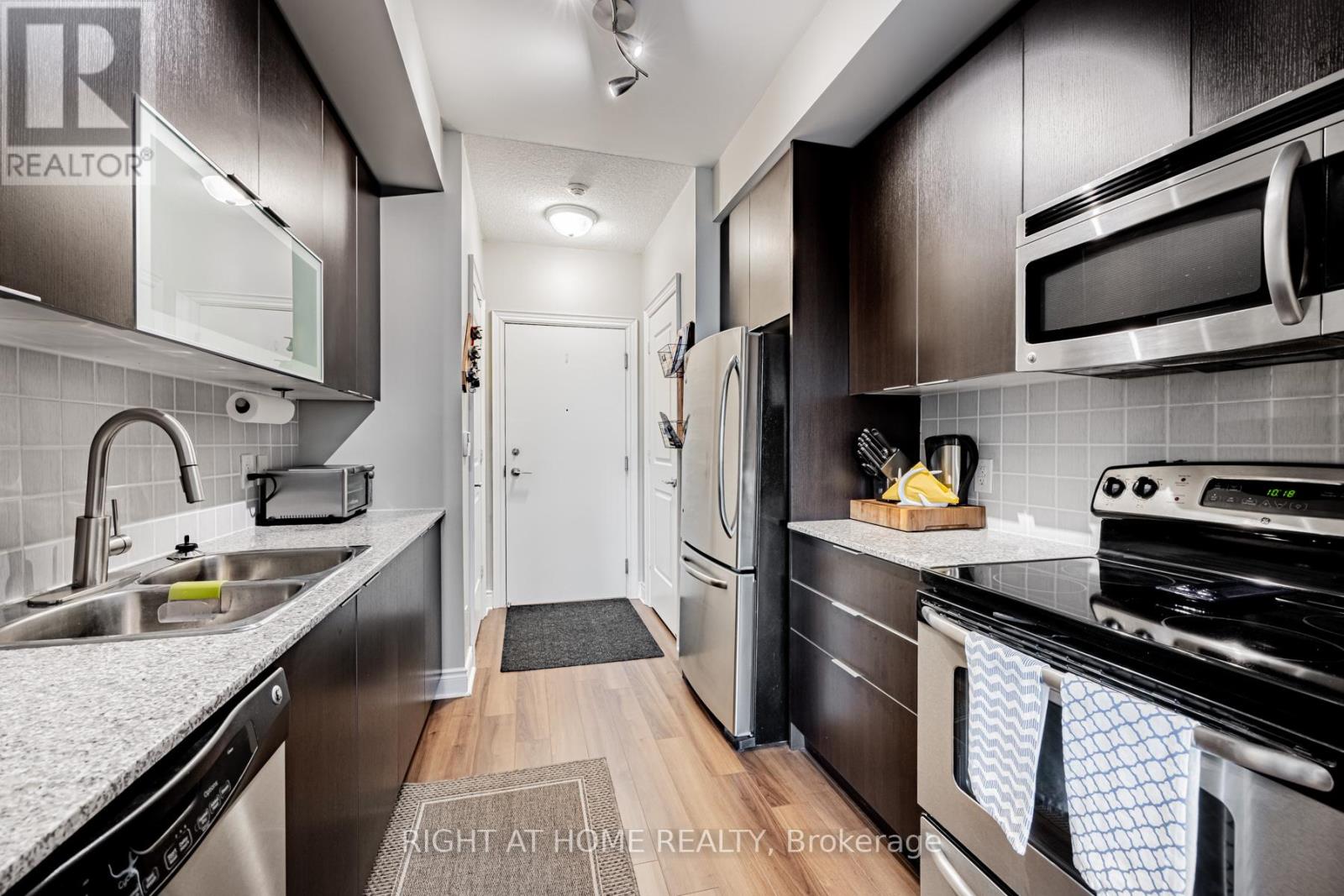 2210 - 16 Brookers Lane, Toronto, Ontario  M8V 0A5 - Photo 2 - W12566452