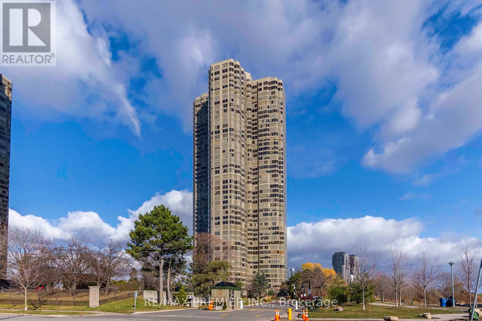 2202 - 1 PALACE PIER COURT, Toronto, Ontario