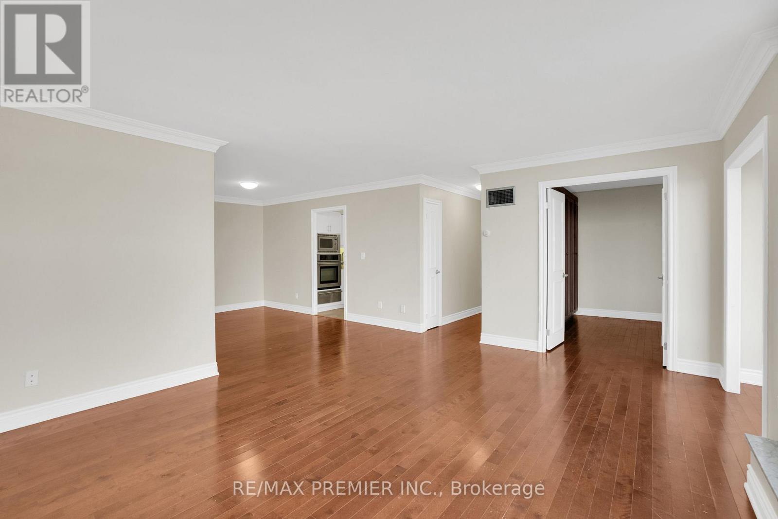 2202 - 1 Palace Pier Court, Toronto, Ontario  M8V 3W9 - Photo 14 - W12566474