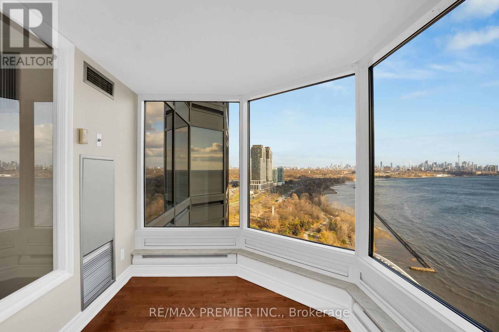 2202 - 1 Palace Pier Court, Toronto, Ontario  M8V 3W9 - Photo 15 - W12566474