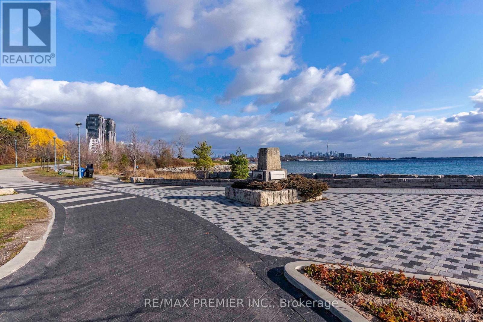 2202 - 1 Palace Pier Court, Toronto, Ontario  M8V 3W9 - Photo 2 - W12566474