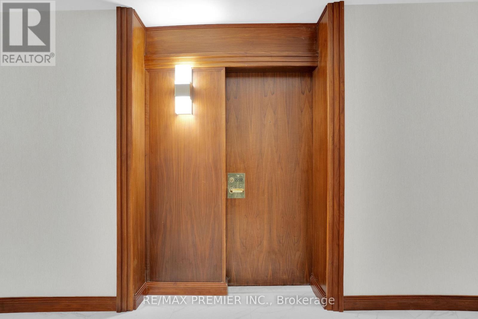 2202 - 1 Palace Pier Court, Toronto, Ontario  M8V 3W9 - Photo 4 - W12566474