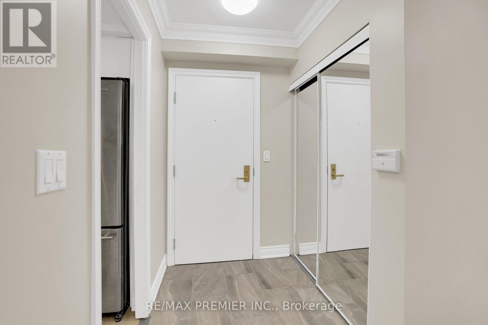 2202 - 1 Palace Pier Court, Toronto, Ontario  M8V 3W9 - Photo 6 - W12566474