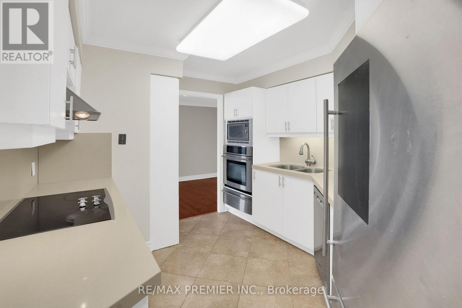 2202 - 1 Palace Pier Court, Toronto, Ontario  M8V 3W9 - Photo 7 - W12566474