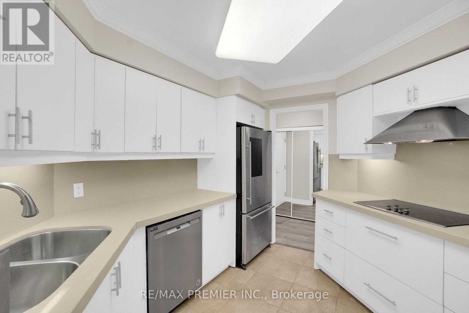 2202 - 1 Palace Pier Court, Toronto, Ontario  M8V 3W9 - Photo 8 - W12566474