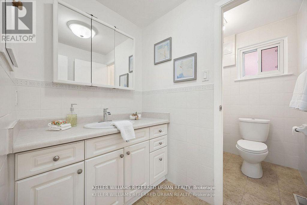 17 Madron Crescent, Toronto, Ontario  M3J 1H8 - Photo 17 - W12566486