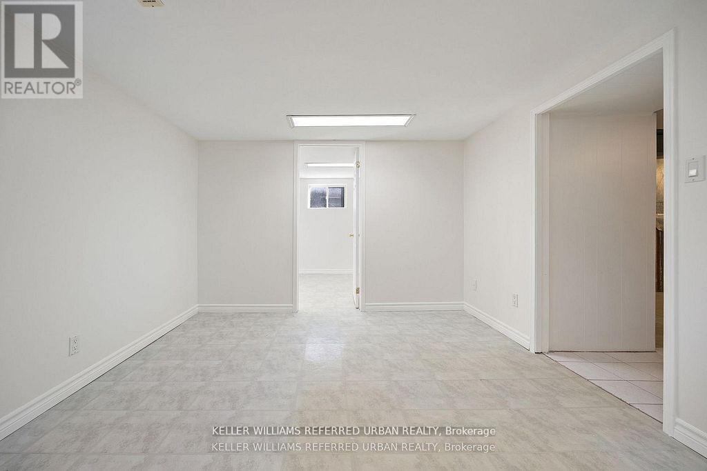 17 Madron Crescent, Toronto, Ontario  M3J 1H8 - Photo 27 - W12566486