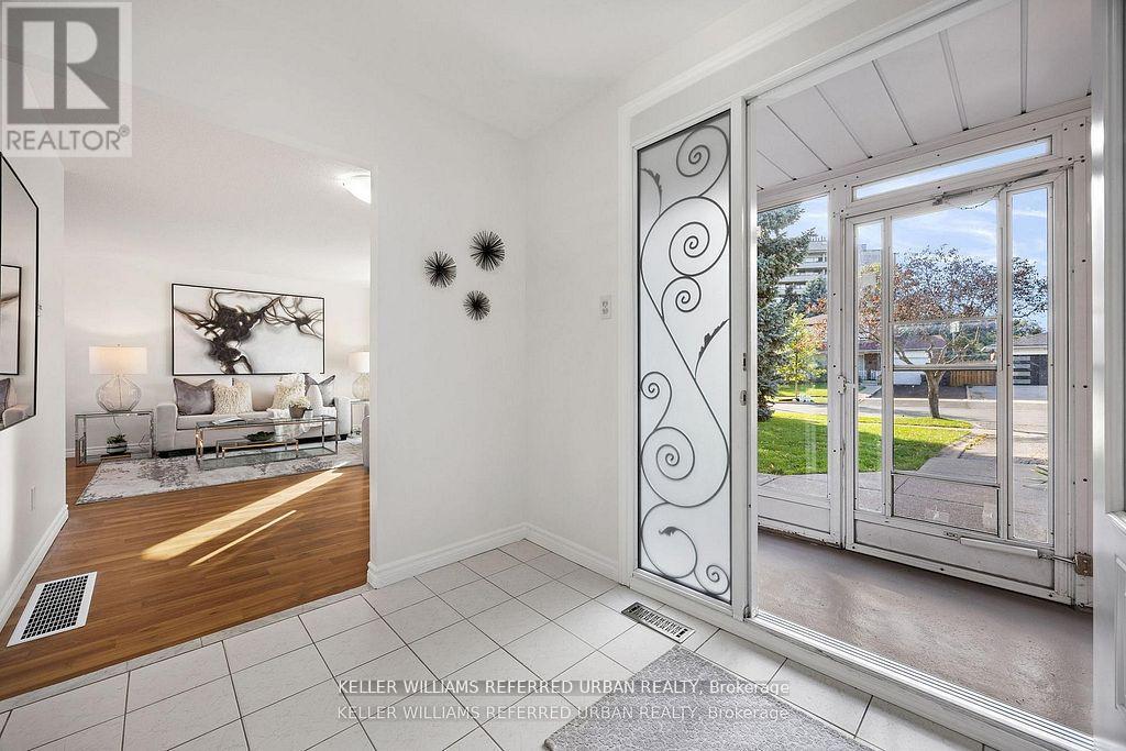 17 Madron Crescent, Toronto, Ontario  M3J 1H8 - Photo 4 - W12566486