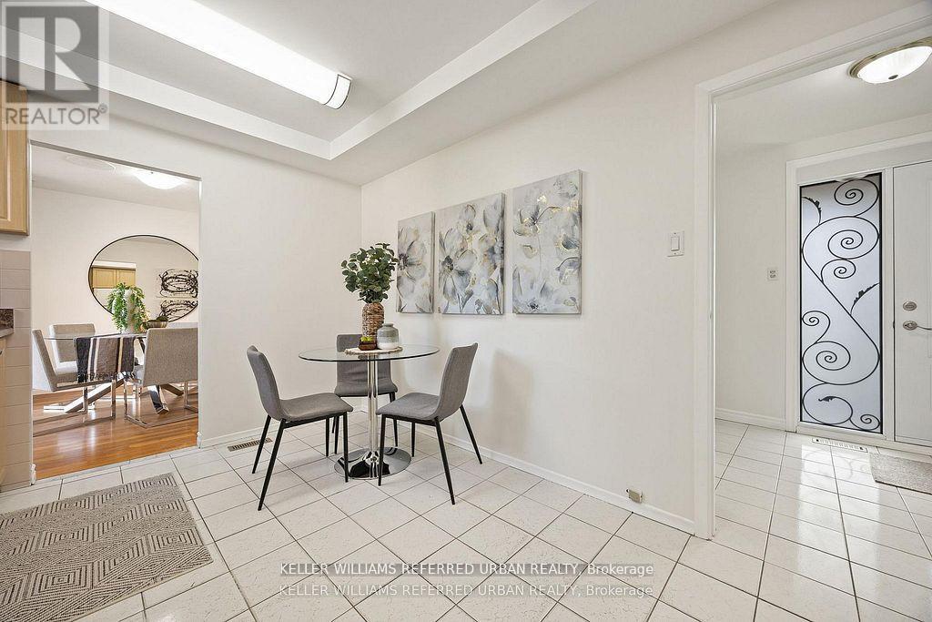 17 Madron Crescent, Toronto, Ontario  M3J 1H8 - Photo 5 - W12566486