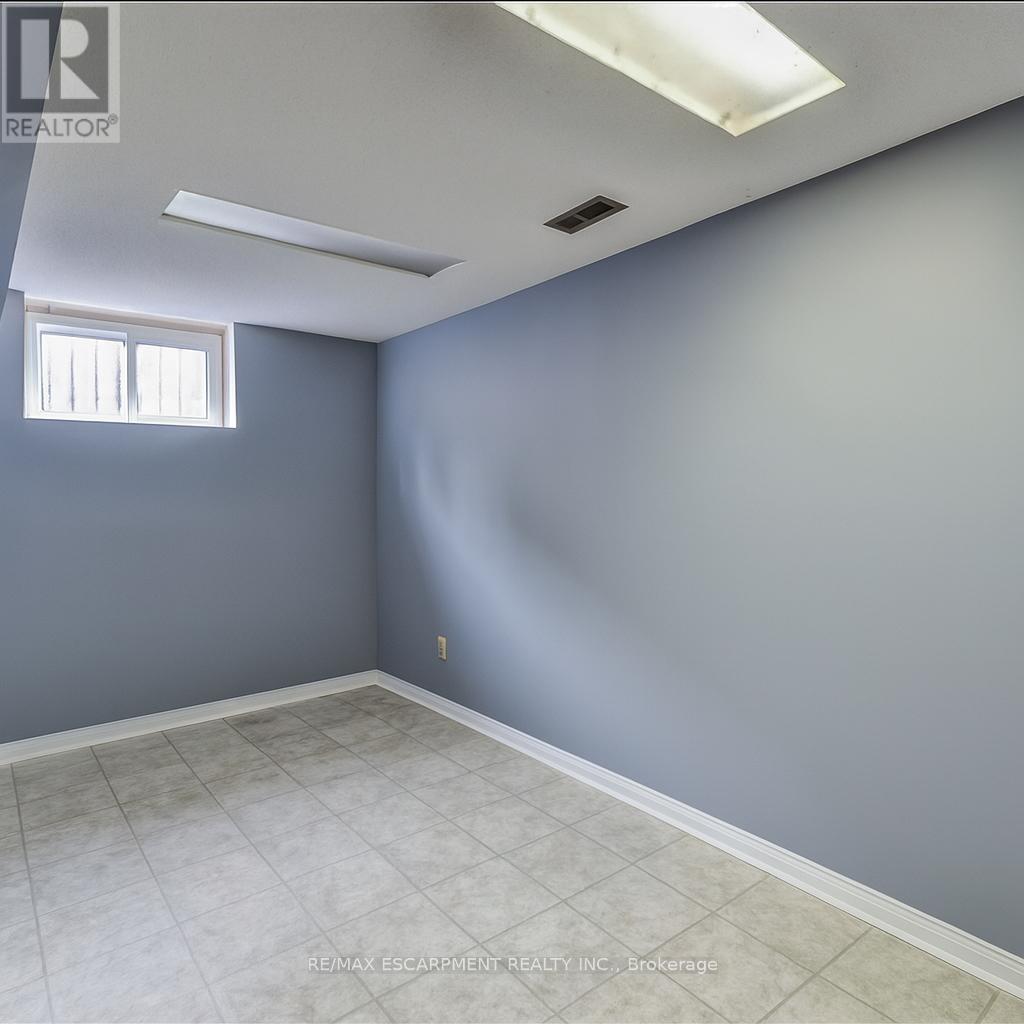 5186 Bromley Road, Burlington, Ontario  L7L 3E9 - Photo 12 - W12566508