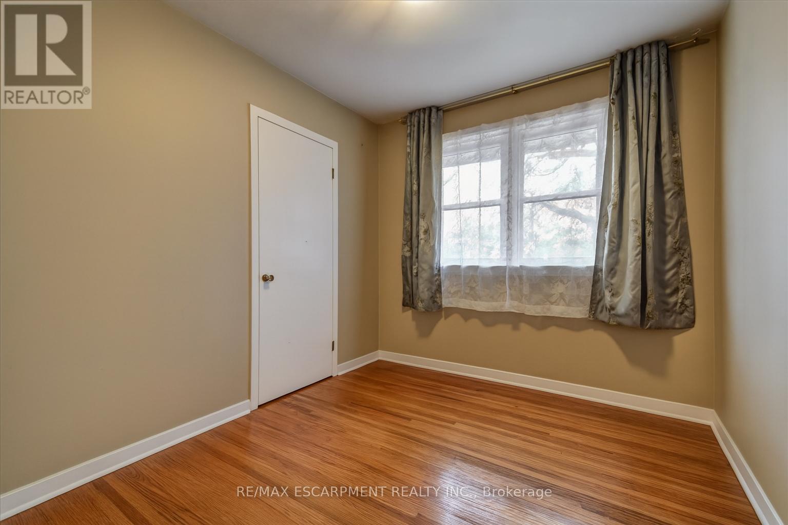 5186 Bromley Road, Burlington, Ontario  L7L 3E9 - Photo 5 - W12566508