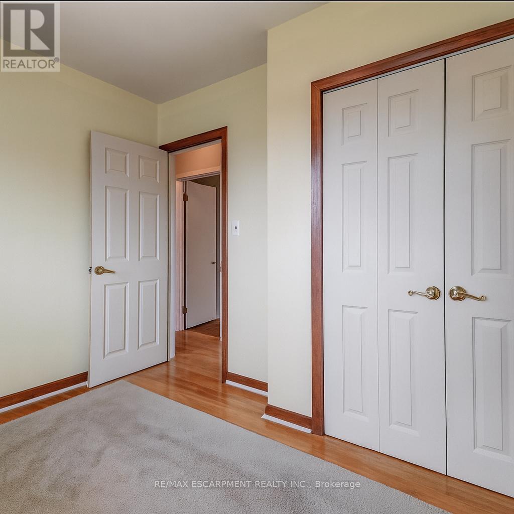 5186 Bromley Road, Burlington, Ontario  L7L 3E9 - Photo 6 - W12566508