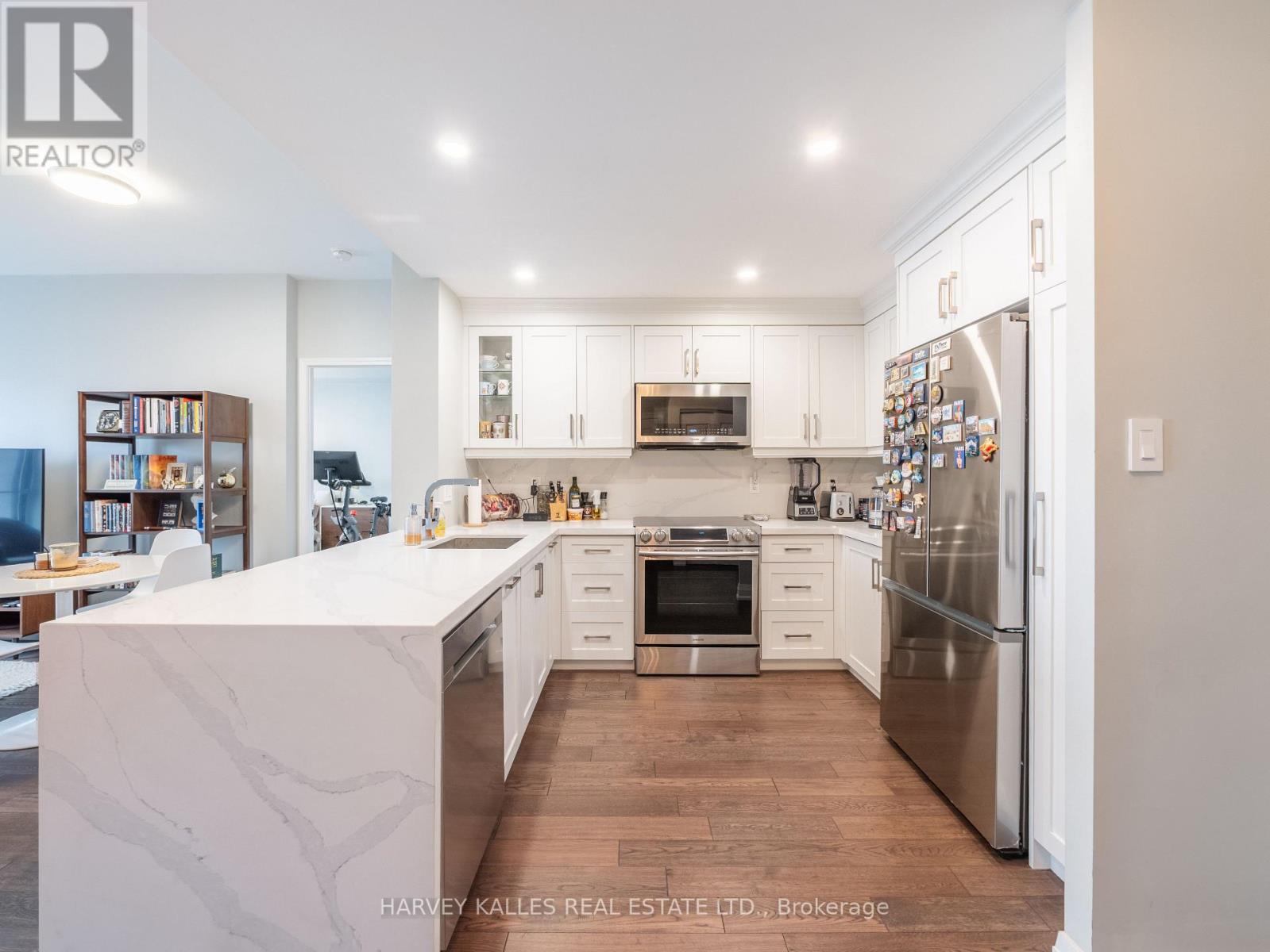 305 - 2511 Bloor Street W, Toronto, Ontario  M6S 5A6 - Photo 6 - W12566528