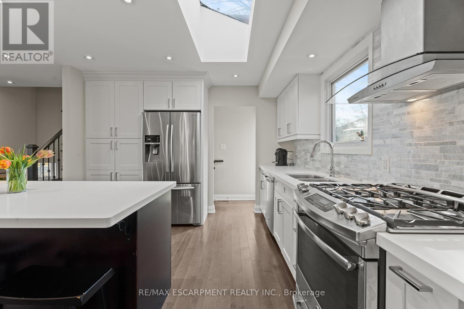 1255 Lakeview Drive, Oakville, Ontario  L6H 2M9 - Photo 10 - W12566554