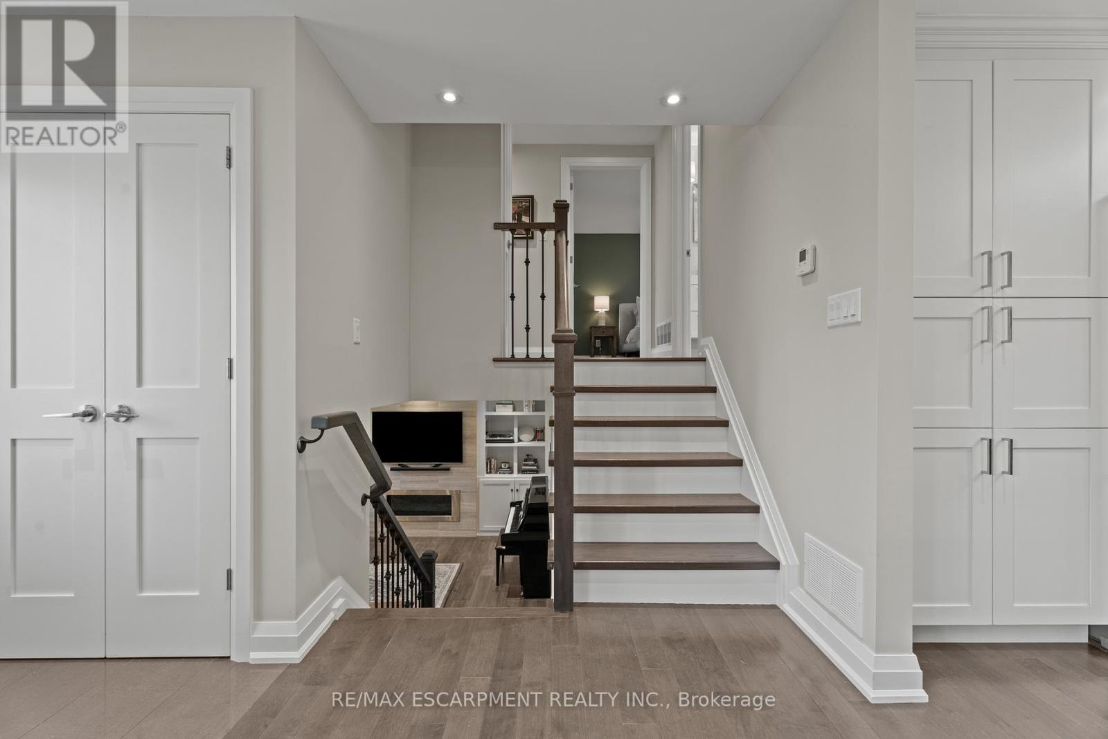 1255 Lakeview Drive, Oakville, Ontario  L6H 2M9 - Photo 14 - W12566554