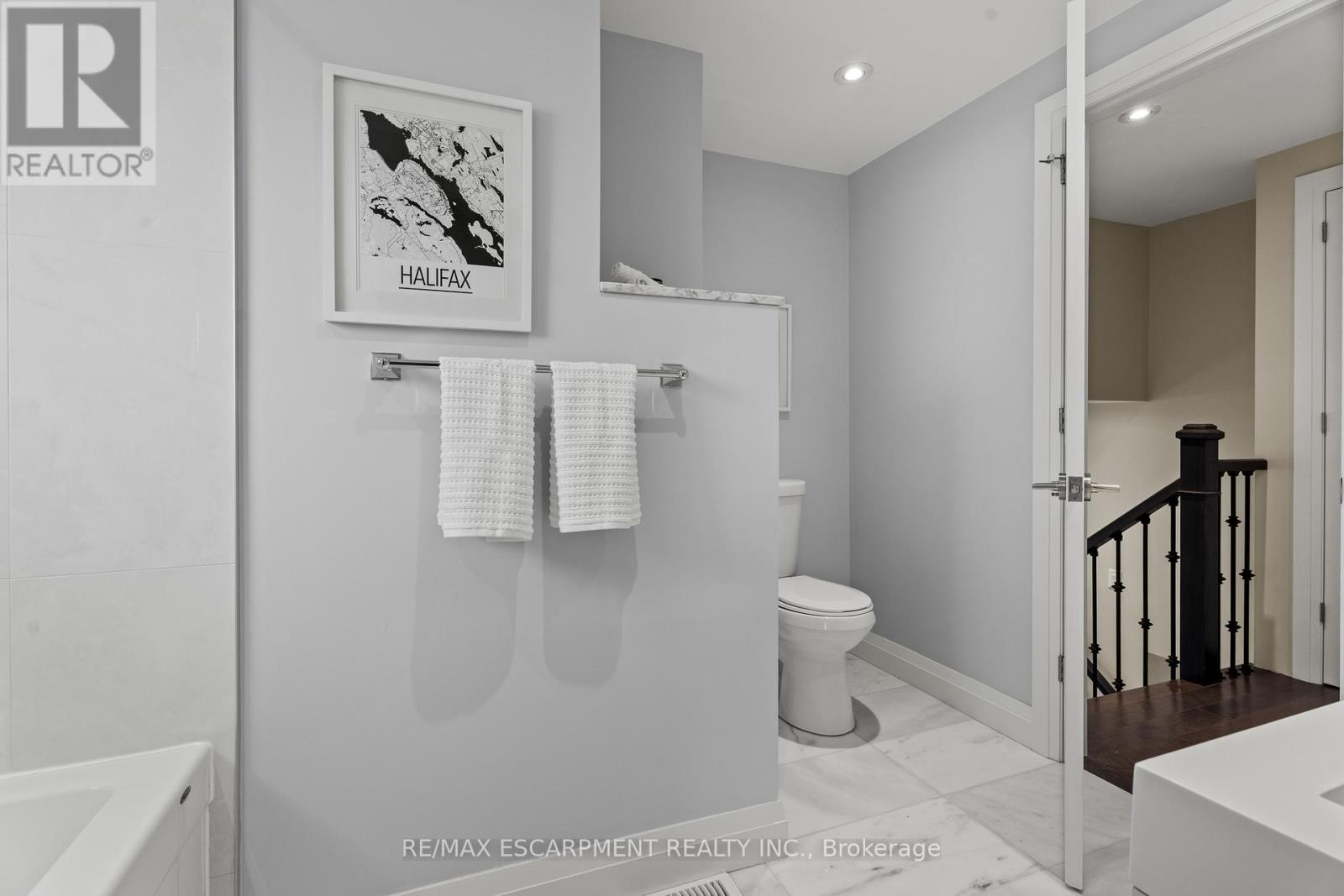 1255 Lakeview Drive, Oakville, Ontario  L6H 2M9 - Photo 19 - W12566554