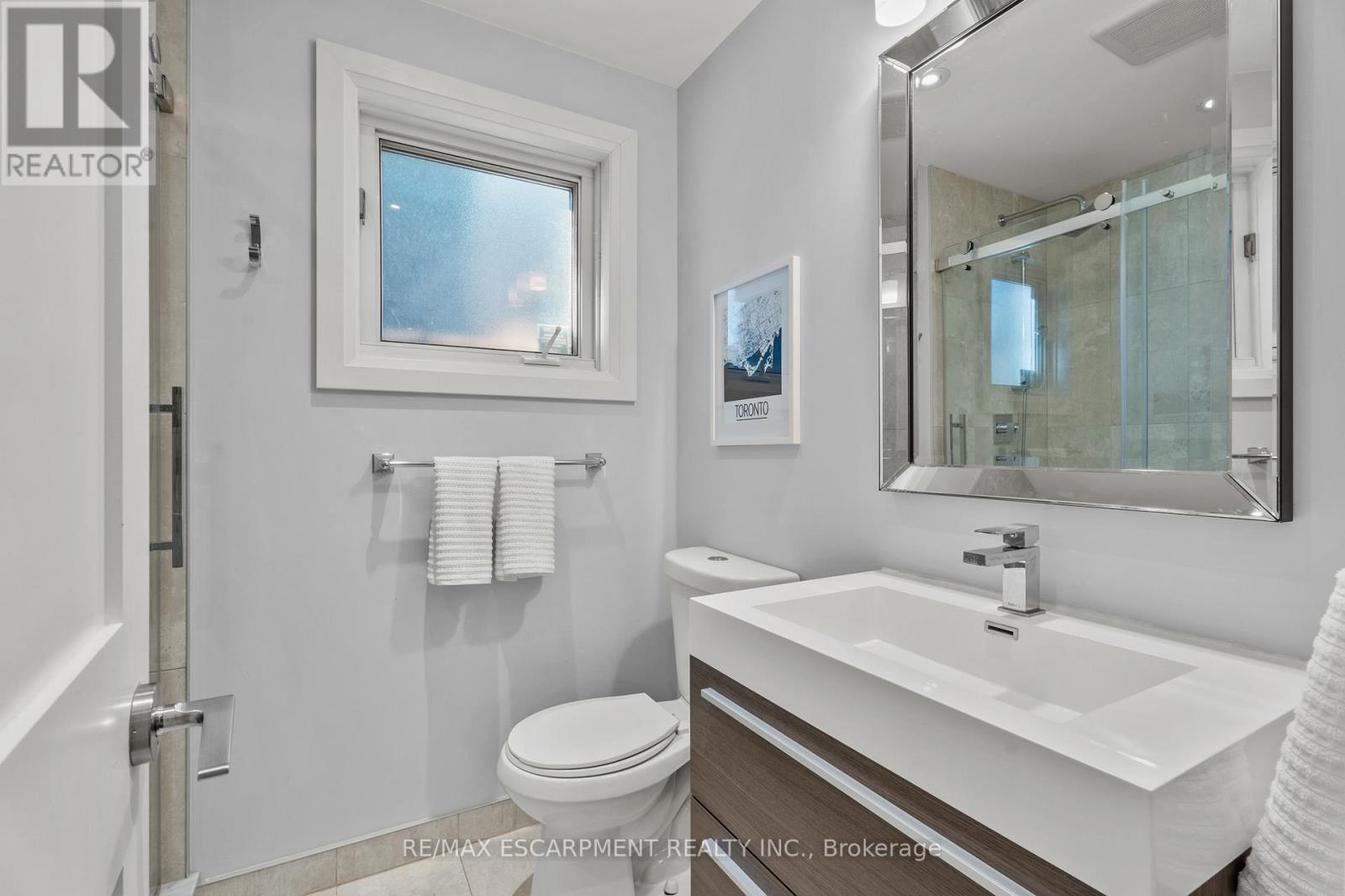 1255 Lakeview Drive, Oakville, Ontario  L6H 2M9 - Photo 28 - W12566554