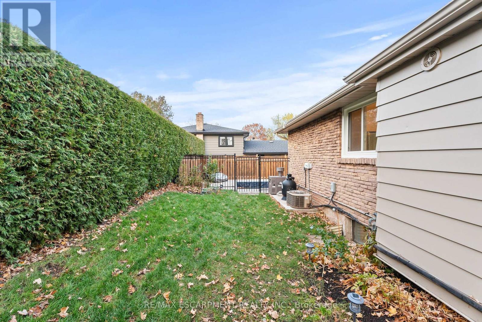 1255 Lakeview Drive, Oakville, Ontario  L6H 2M9 - Photo 39 - W12566554