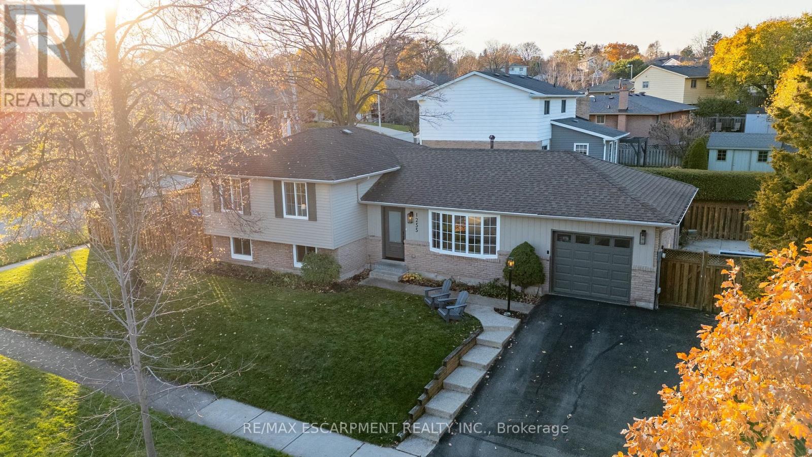 1255 Lakeview Drive, Oakville, Ontario  L6H 2M9 - Photo 46 - W12566554