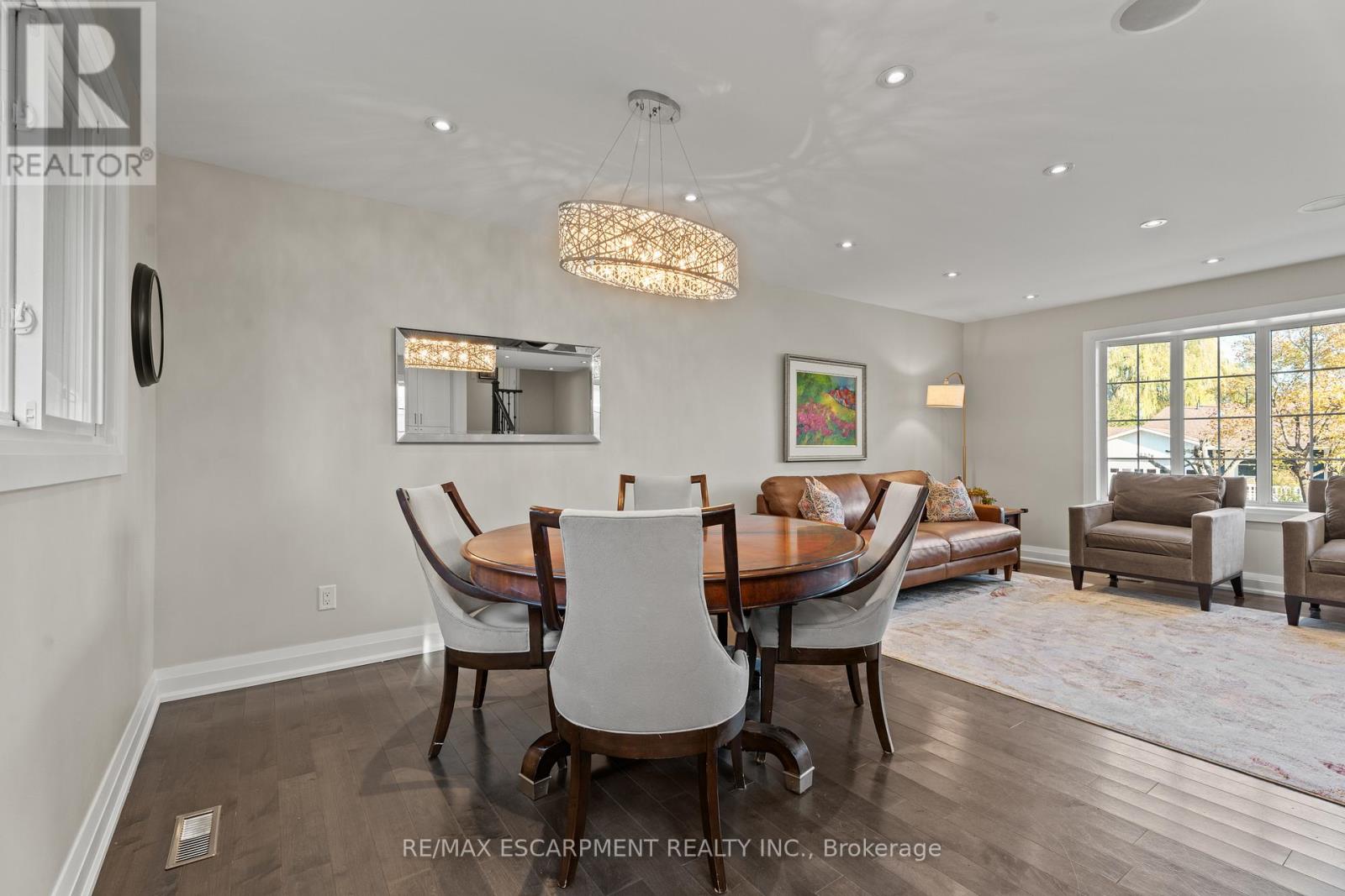 1255 Lakeview Drive, Oakville, Ontario  L6H 2M9 - Photo 9 - W12566554