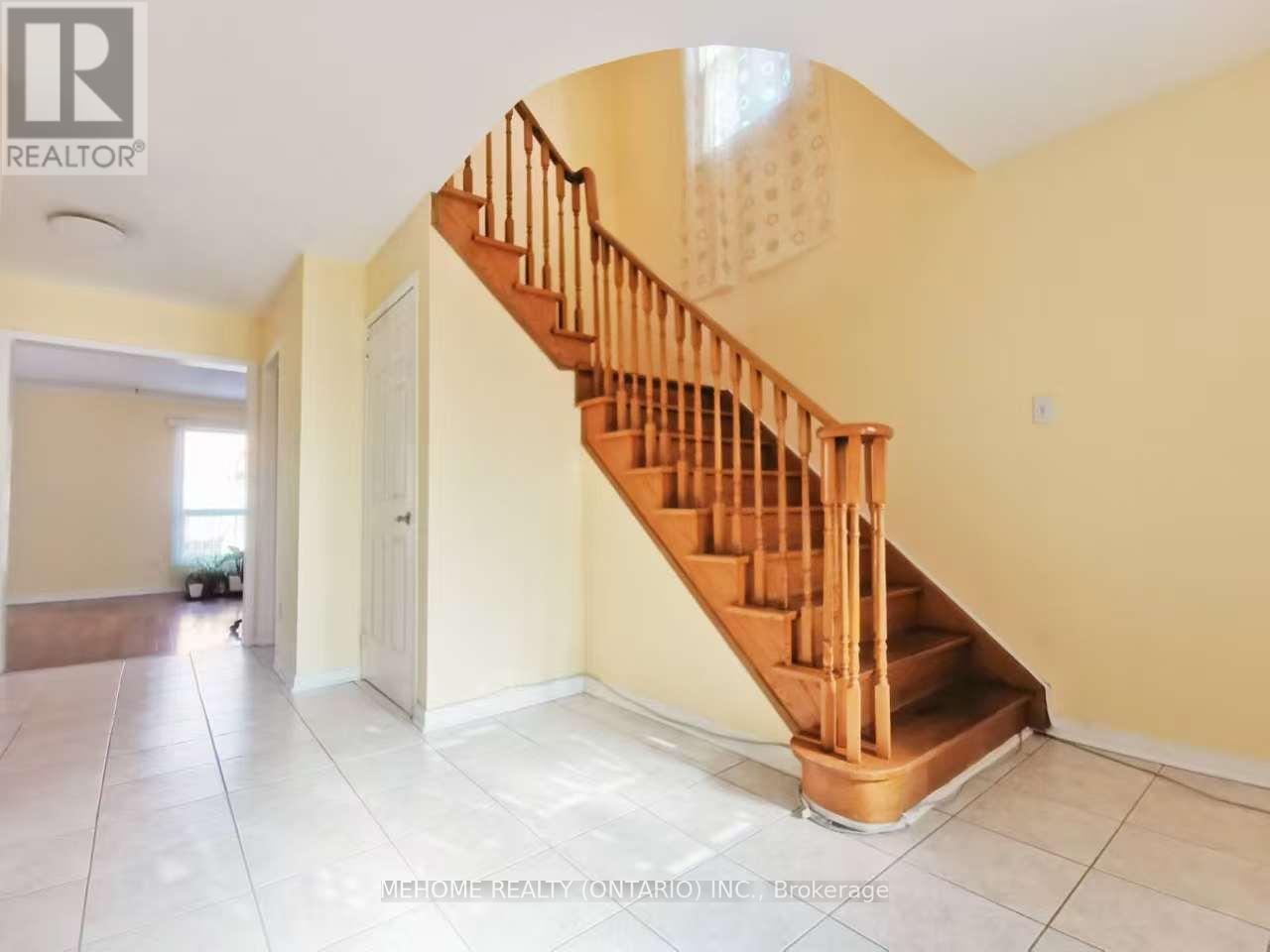 Upper - 2673 Credit Valley Road, Mississauga, Ontario  L5M 4J8 - Photo 2 - W12566560