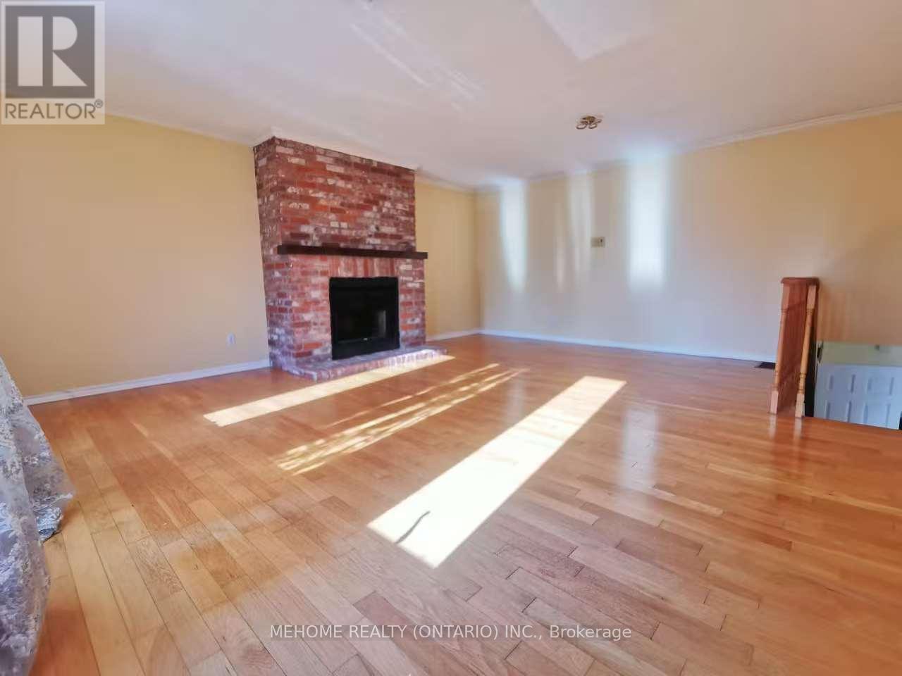 Upper - 2673 Credit Valley Road, Mississauga, Ontario  L5M 4J8 - Photo 3 - W12566560