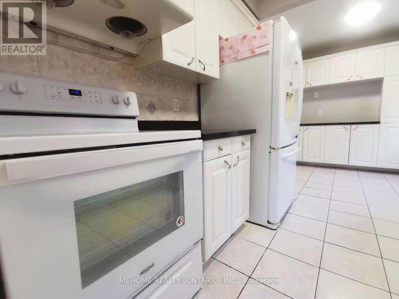 Upper - 2673 Credit Valley Road, Mississauga, Ontario  L5M 4J8 - Photo 5 - W12566560