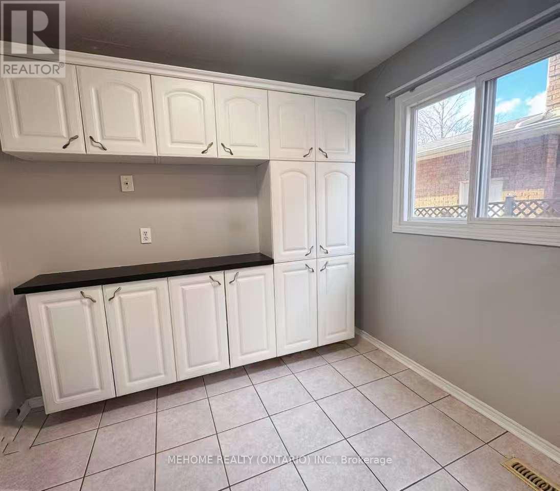 Upper - 2673 Credit Valley Road, Mississauga, Ontario  L5M 4J8 - Photo 6 - W12566560