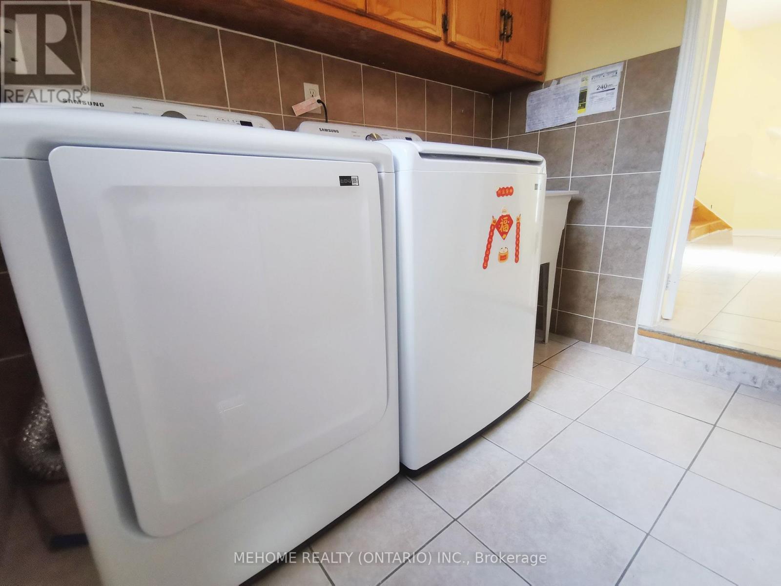 Upper - 2673 Credit Valley Road, Mississauga, Ontario  L5M 4J8 - Photo 7 - W12566560