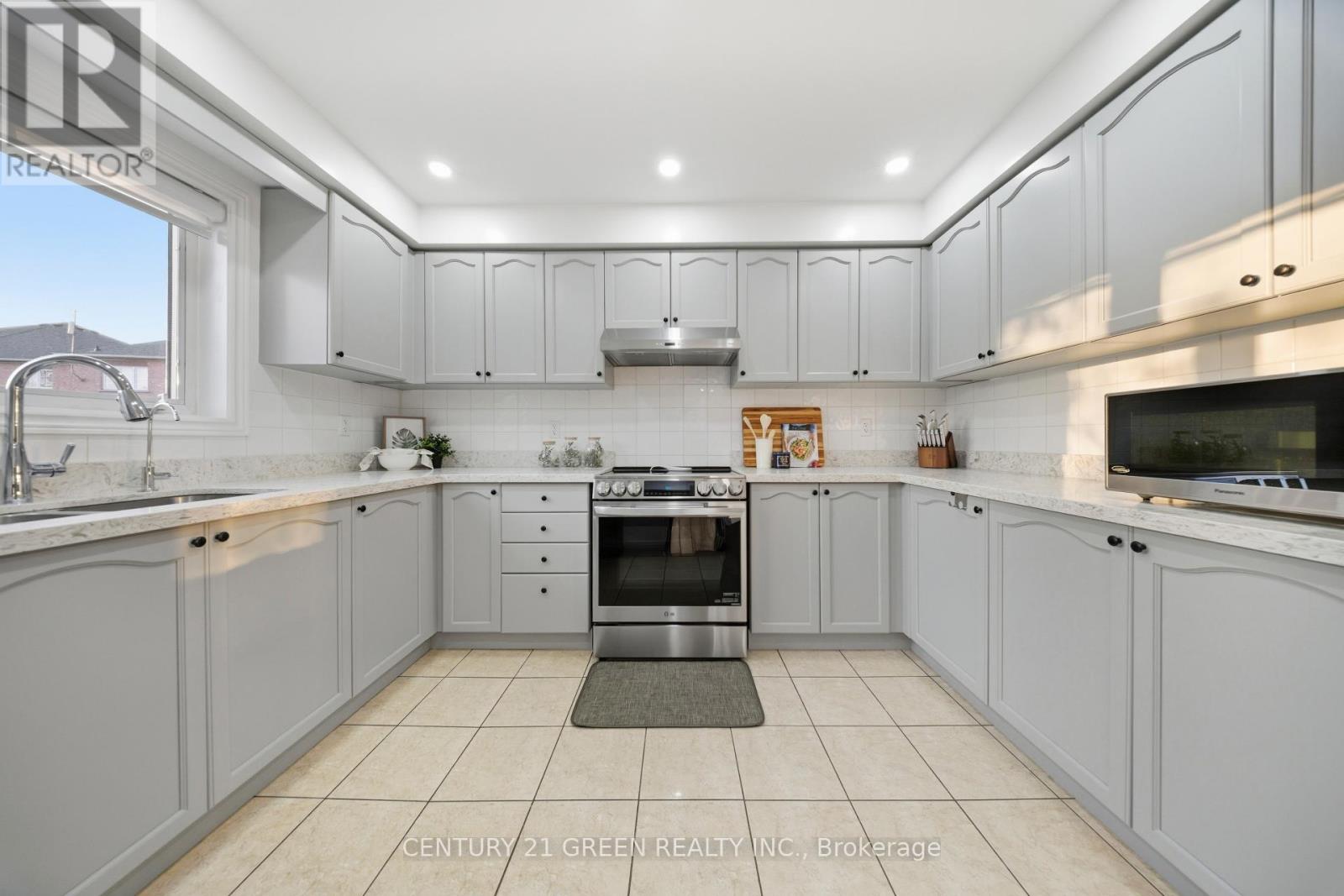 48 Brussels Avenue, Brampton, Ontario  L6Z 0A5 - Photo 16 - W12566606