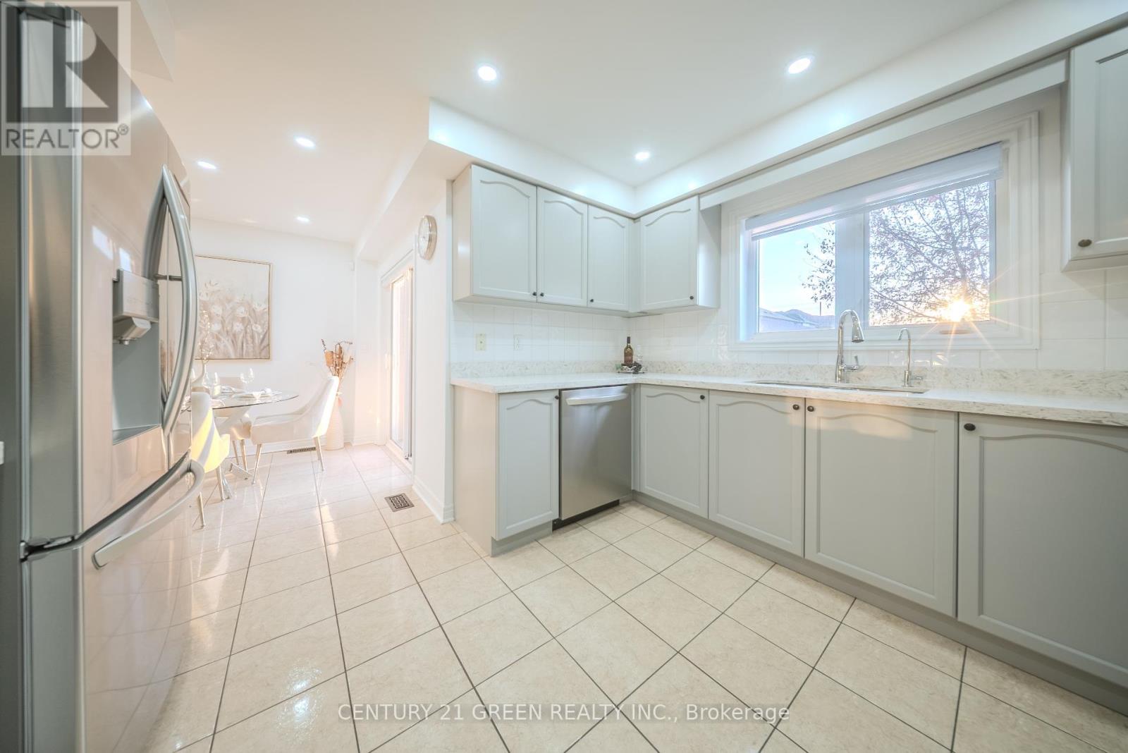 48 Brussels Avenue, Brampton, Ontario  L6Z 0A5 - Photo 17 - W12566606