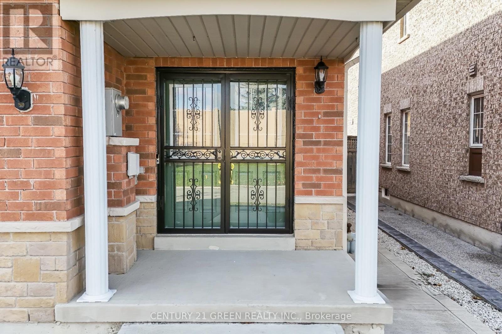 48 Brussels Avenue, Brampton, Ontario  L6Z 0A5 - Photo 5 - W12566606