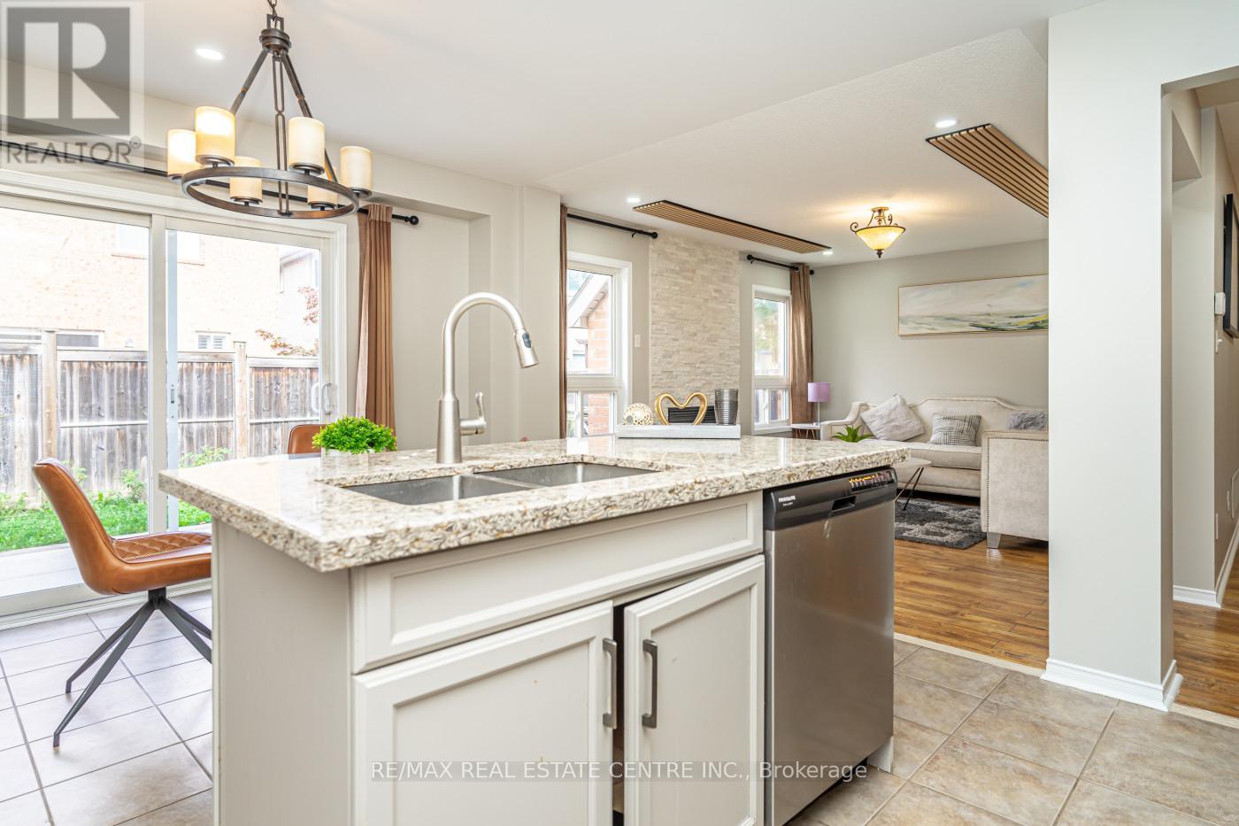 107 Crown Victoria Drive, Brampton, Ontario  L7A 3X9 - Photo 13 - W12566620