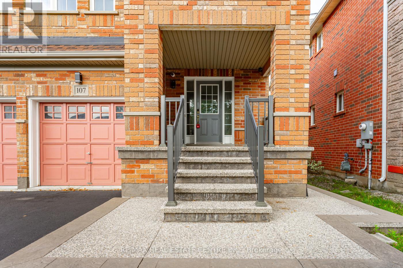 107 Crown Victoria Drive, Brampton, Ontario  L7A 3X9 - Photo 2 - W12566620