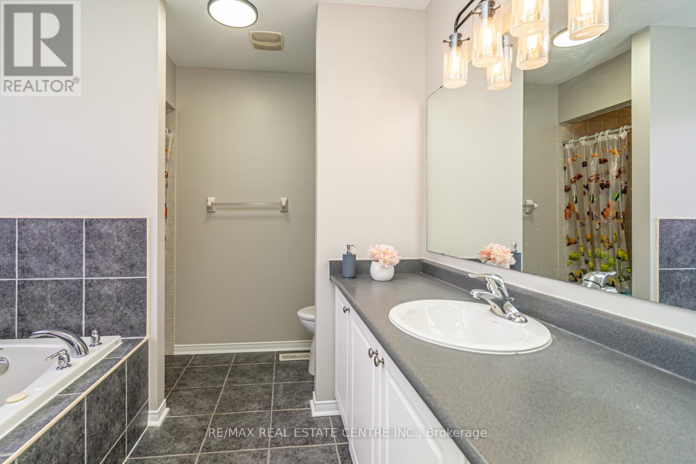 107 Crown Victoria Drive, Brampton, Ontario  L7A 3X9 - Photo 21 - W12566620