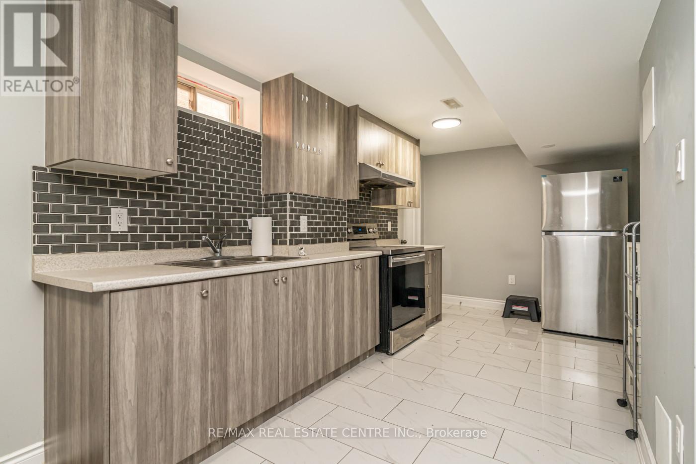 107 Crown Victoria Drive, Brampton, Ontario  L7A 3X9 - Photo 29 - W12566620