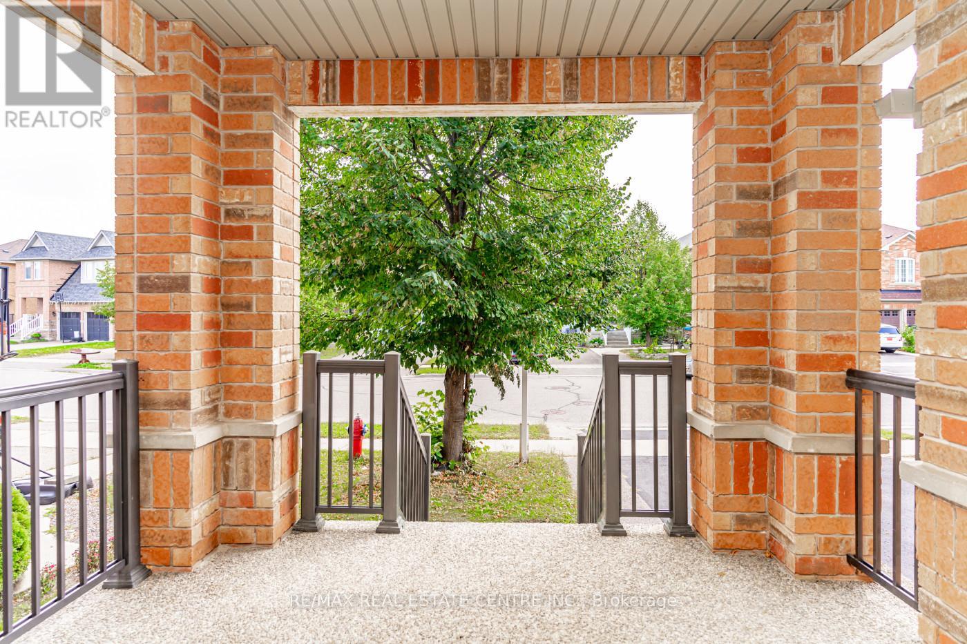 107 Crown Victoria Drive, Brampton, Ontario  L7A 3X9 - Photo 3 - W12566620