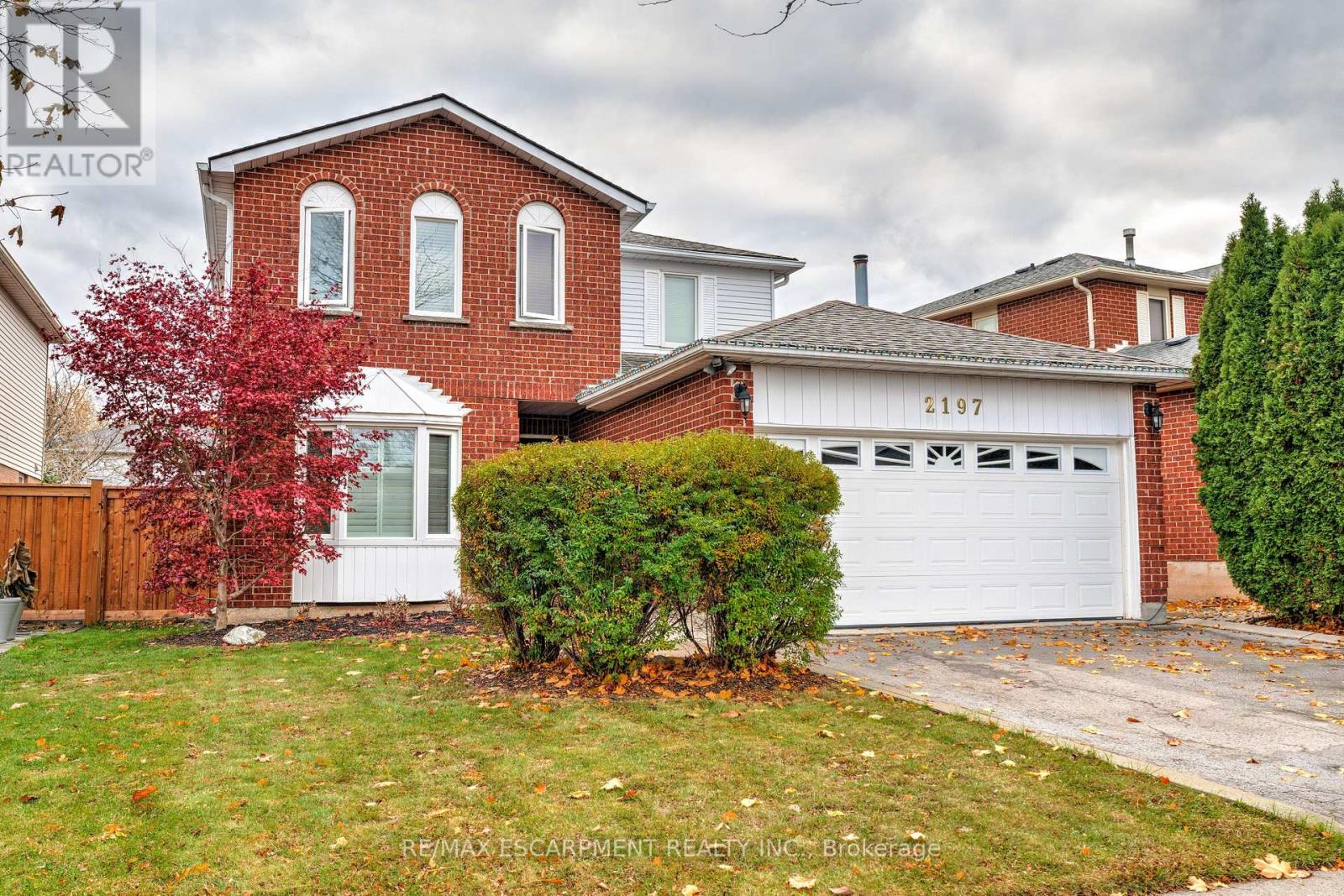 2197 Donald Road, Burlington, Ontario  L7M 3R8 - Photo 2 - W12566640