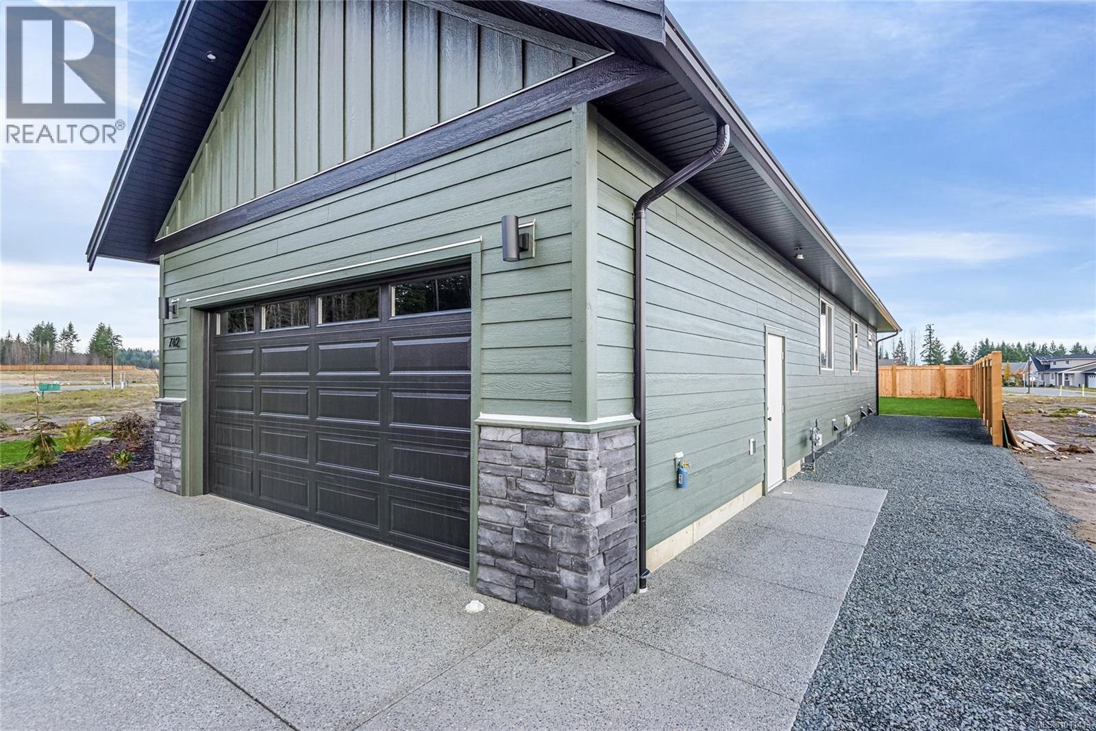 742 Salmonberry St, Campbell River, British Columbia V9H 0G1 - Photo 38 - 1011413