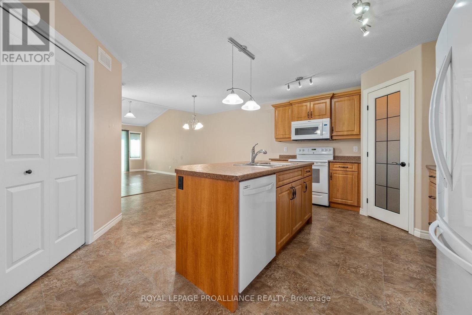 22 Chinook Street, Belleville, Ontario  K8P 0C4 - Photo 10 - X12566684