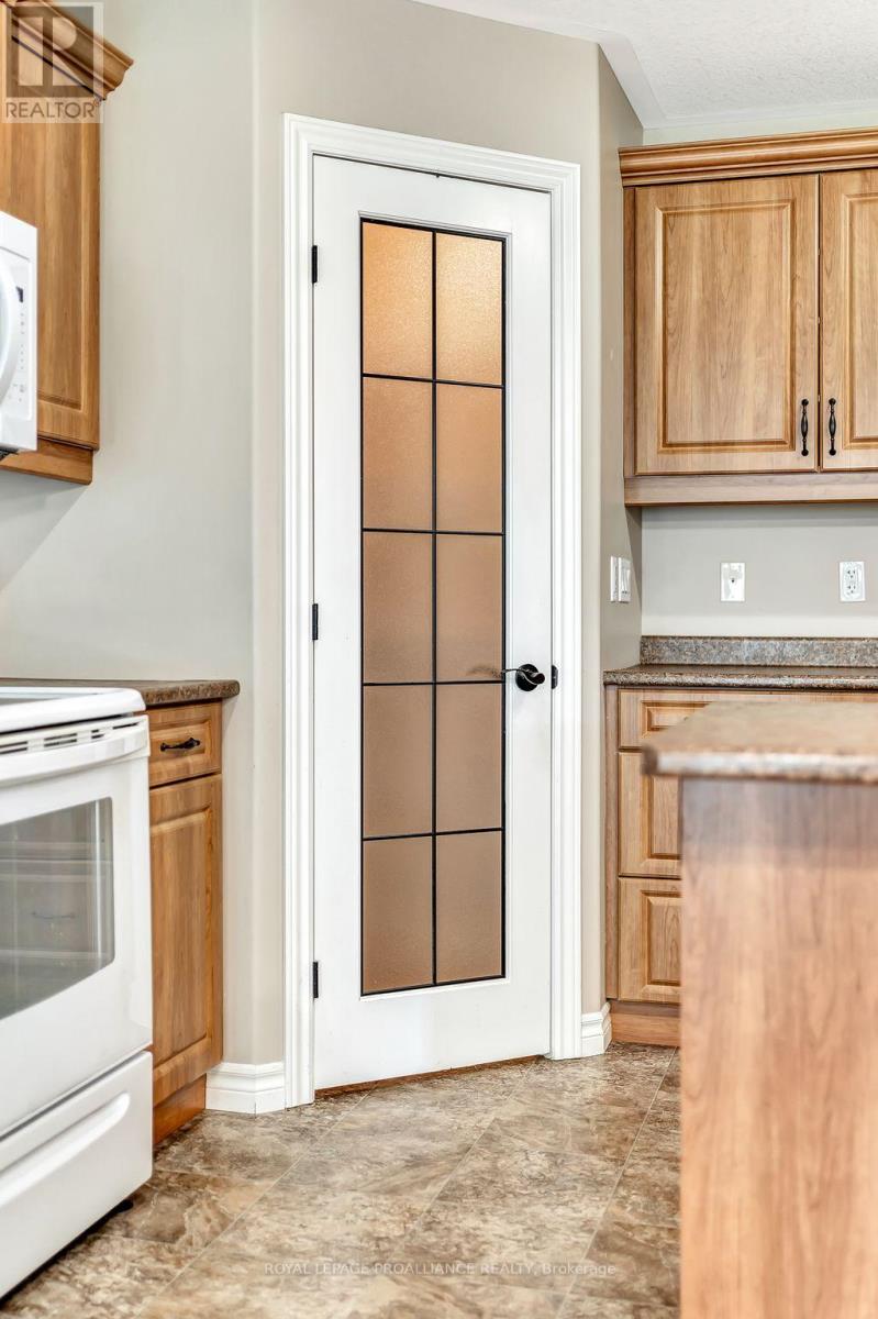 22 Chinook Street, Belleville, Ontario  K8P 0C4 - Photo 12 - X12566684